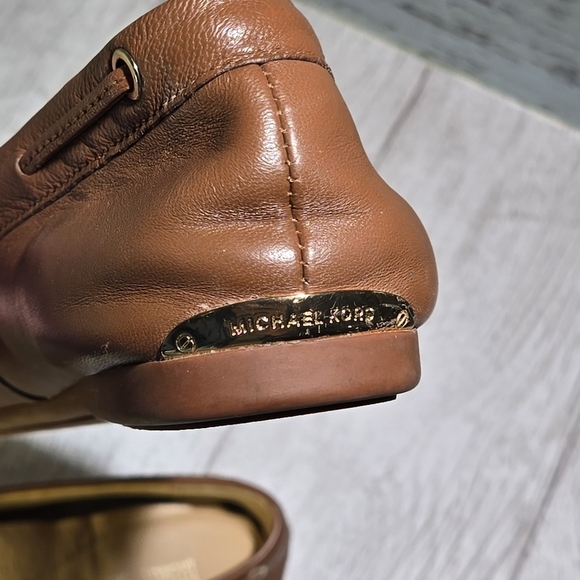 Michael Kors MK Leather Slip On Loafers Brown Size 8M Logo Tag Preppy Schoolgirl - Picture 6 of 7